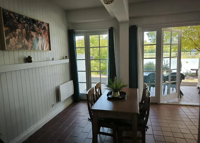 Les Pieds Dans L'eau شقة