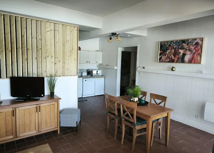 Les Pieds Dans L'eau ماركياس